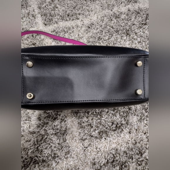 Black Leather Kate Spade handbag with pink details and gold hardware - Picture 6 of 7